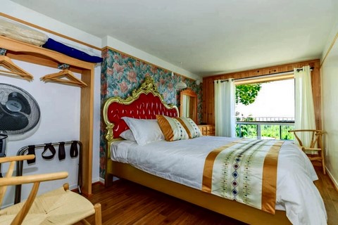 Bedroom with 1 Queen bed, 1 double bed and 1 single bed